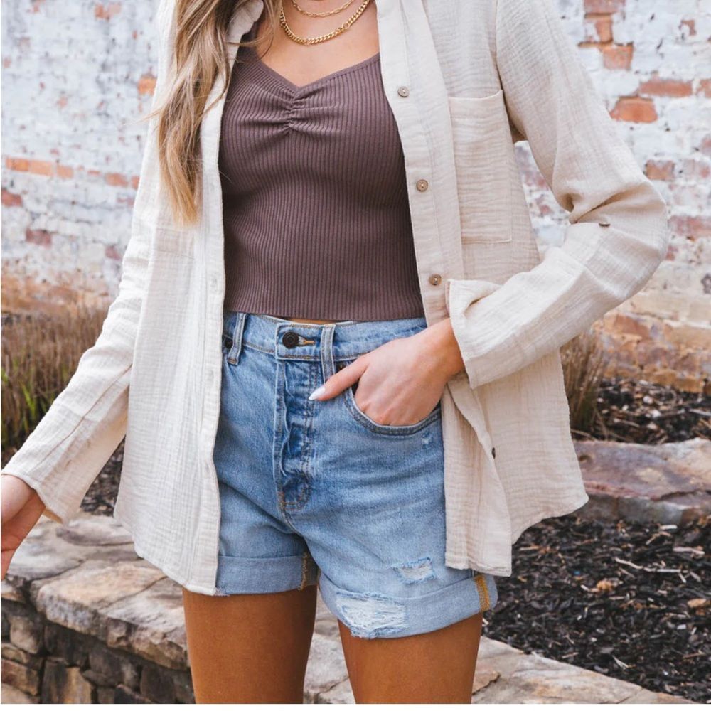 Eunina Olivia Ultra high rise mom jean shorts, size S.